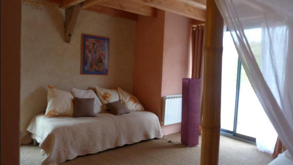 Bout De Cote Bed & Breakfast Lacam-d'Ourcet Exterior photo