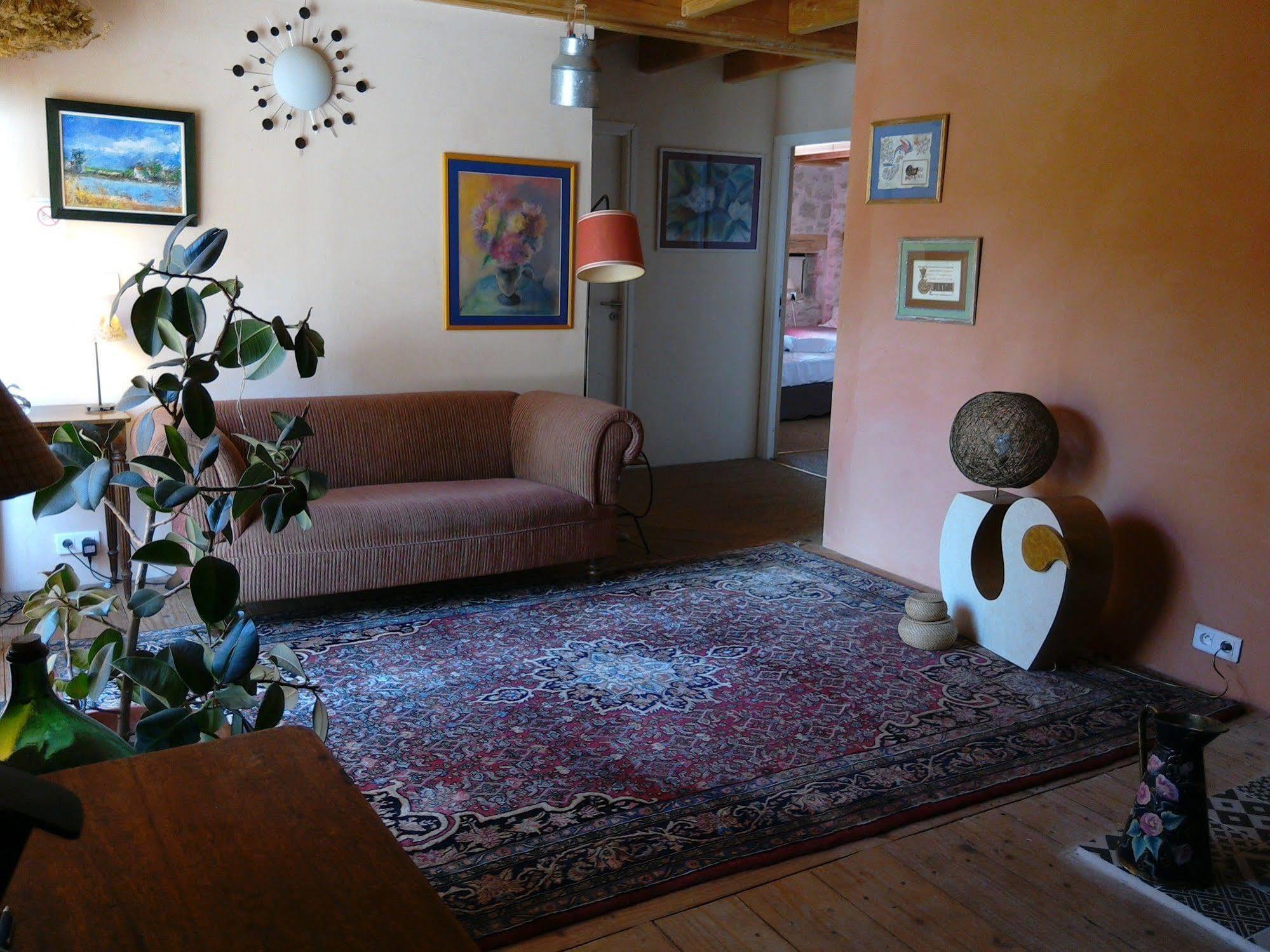 Bout De Cote Bed & Breakfast Lacam-d'Ourcet Exterior photo